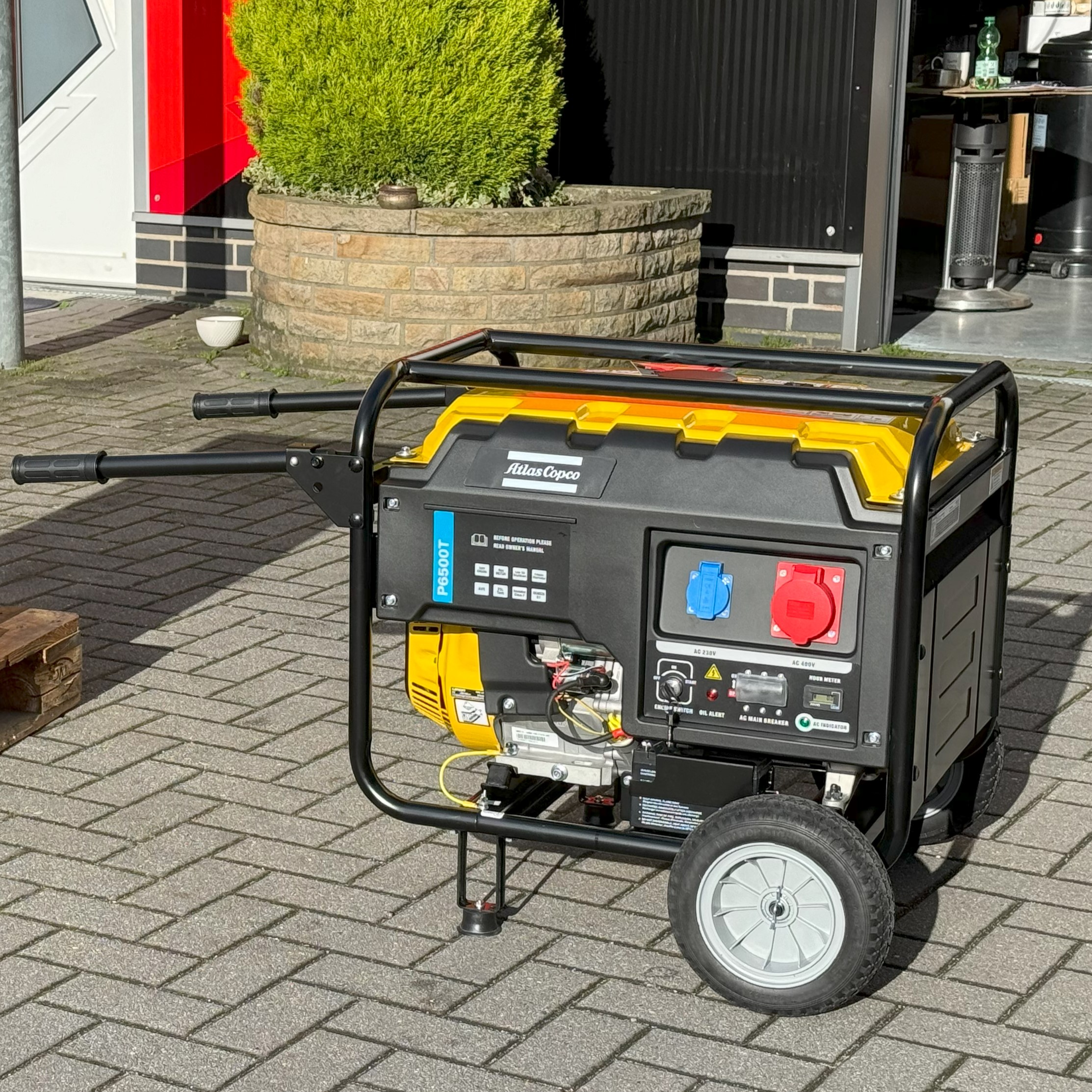 6,8 kVA Atlas Copco Benzin Stromaggregat P6500T 230 & 400 V 6,8 kVA Atlas Copco Benzin Stromaggregat P6500T 230 & 400 V