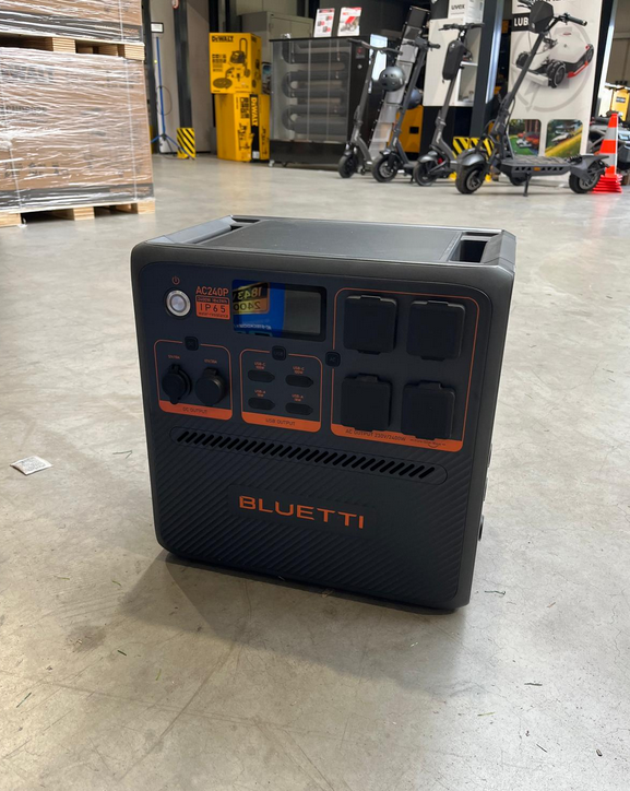 [OUTLET#602] BLUETTI  AC240P [ 1843Wh / 2400W ] Solar Tragbare Power Station