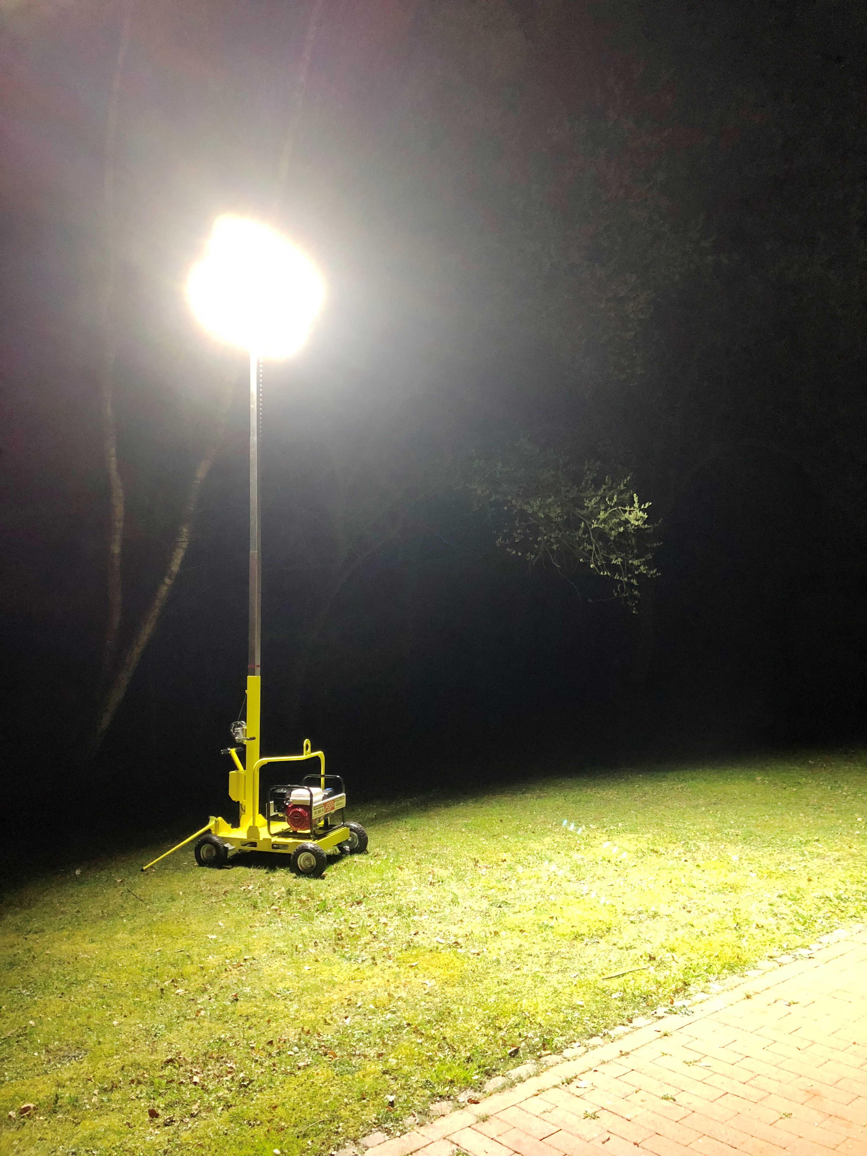 LICHTMAST LT600-LED KOMPAK für 2.500 m² Baustellenbeleuchtung LICHTMAST LT600-LED KOMPAK für 2.500 m² Baustellenbeleuchtung