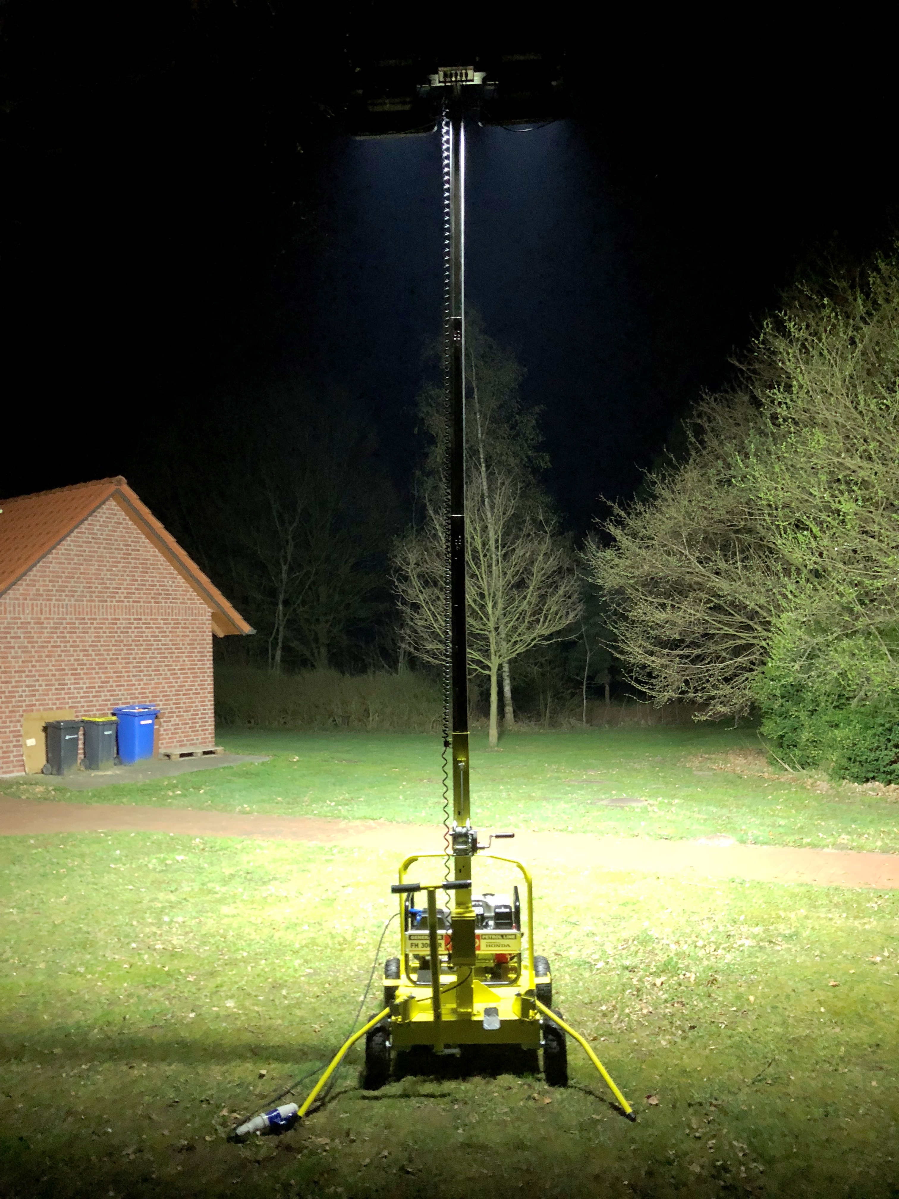 LICHTMAST LT600-LED KOMPAK für 2.500 m² Baustellenbeleuchtung LICHTMAST LT600-LED KOMPAK für 2.500 m² Baustellenbeleuchtung