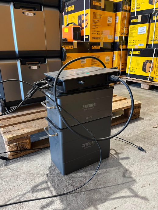 [OUTLET#666] ZENDURE SolarFlow PVHub + AB1000 & AB2000 Batterie [ 2880Wh / 1200W ] LiFeP04 | Batterie-Erweiterung zu Ihrem Balkonkraftwerk