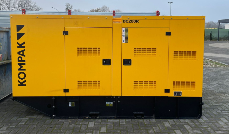 [OUTLET#510] 199 kVA CUMMINS Diesel DC200R Industrie Stromerzeuger Stromaggregat von KOMPAK