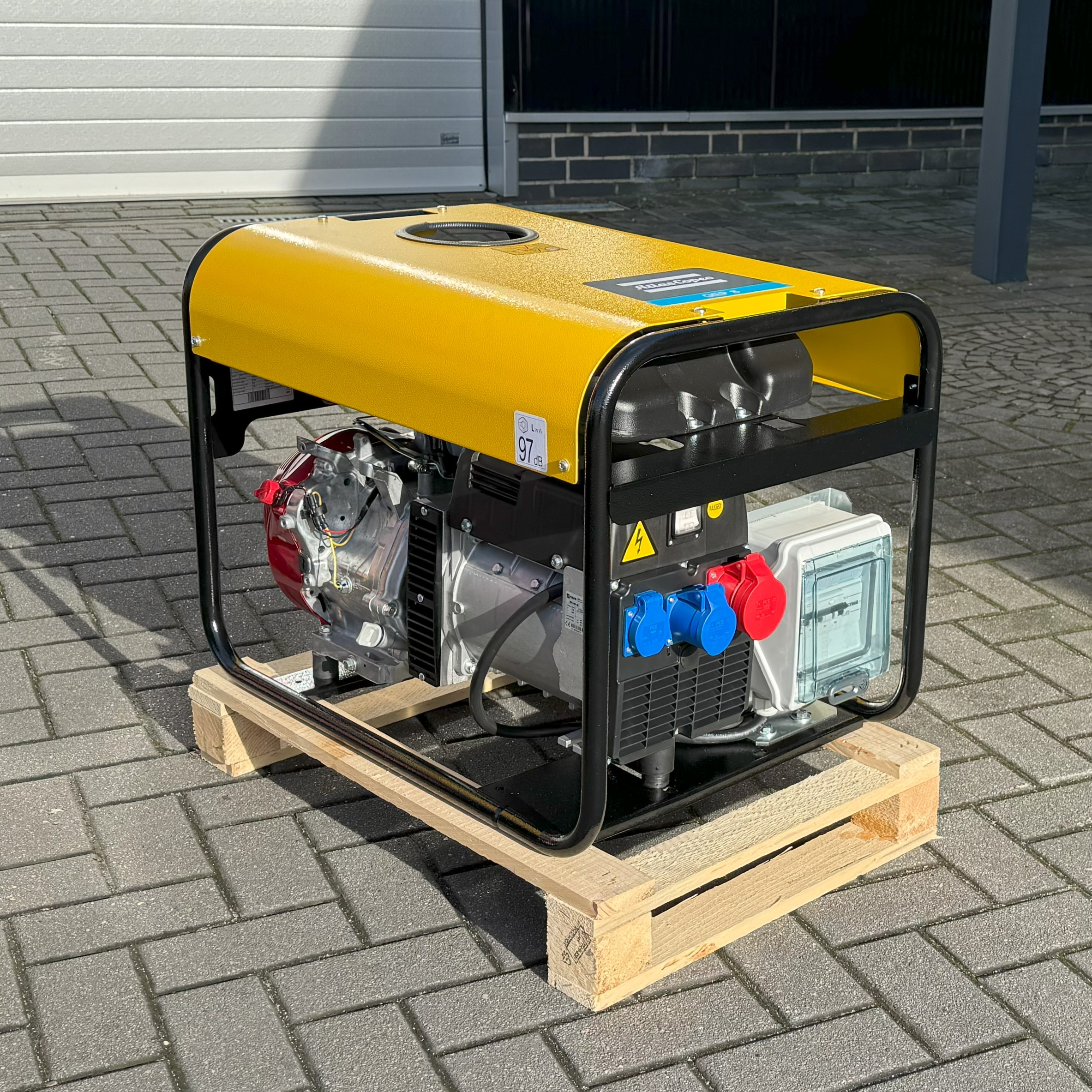 8,3 kVA Atlas Copco Benzin Stromaggregat QEP 8 230 & 400 V 8,3 kVA Atlas Copco Benzin Stromaggregat QEP 8 230 & 400 V