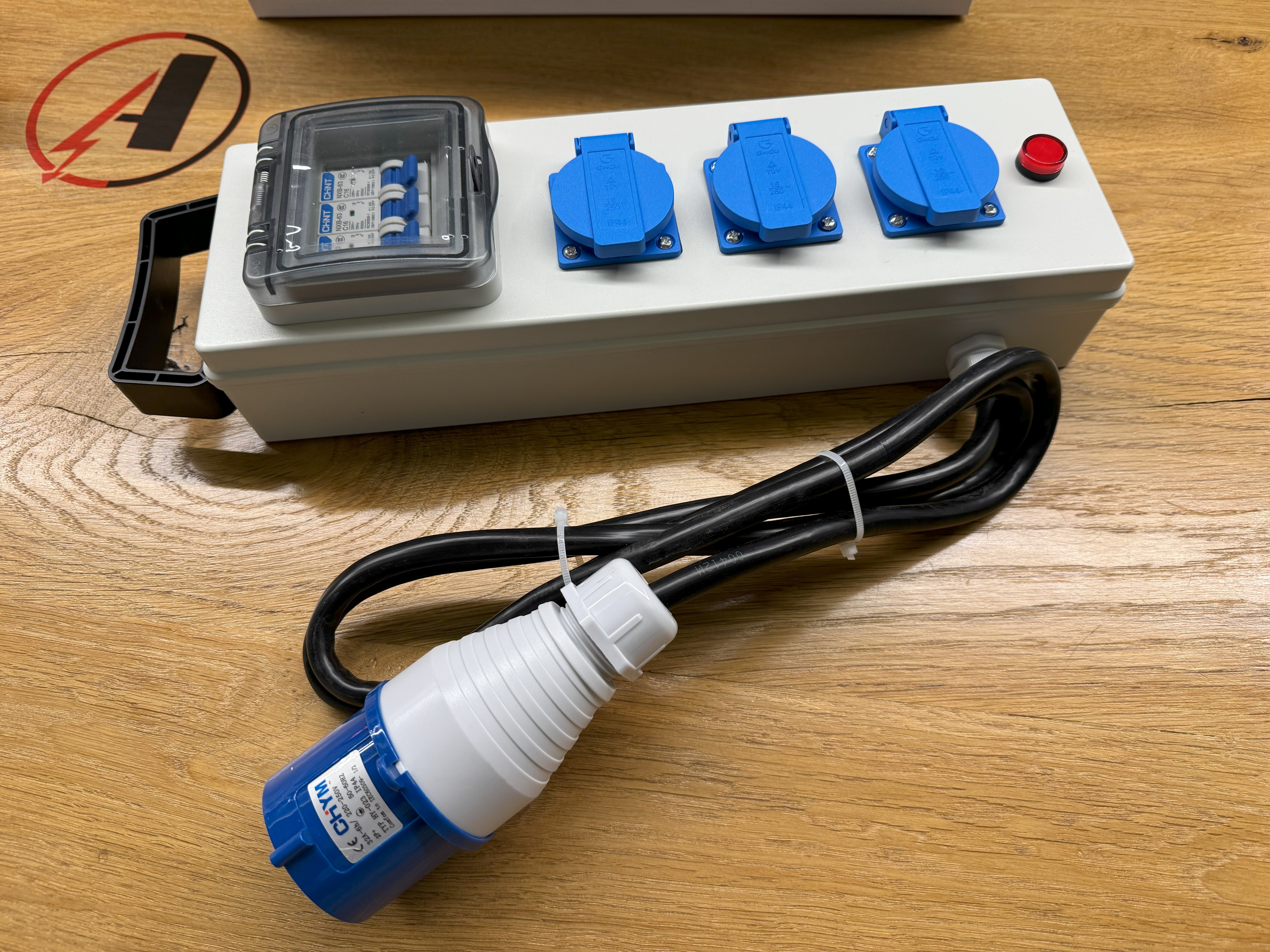 Adapter Verteiler 230V 32A mit Kabel für ITC POWER Hyundai Kompak Energy Stromaggregate Adapter Verteiler 230V 32A mit Kabel für ITC POWER Hyundai Kompak Energy Stromaggregate