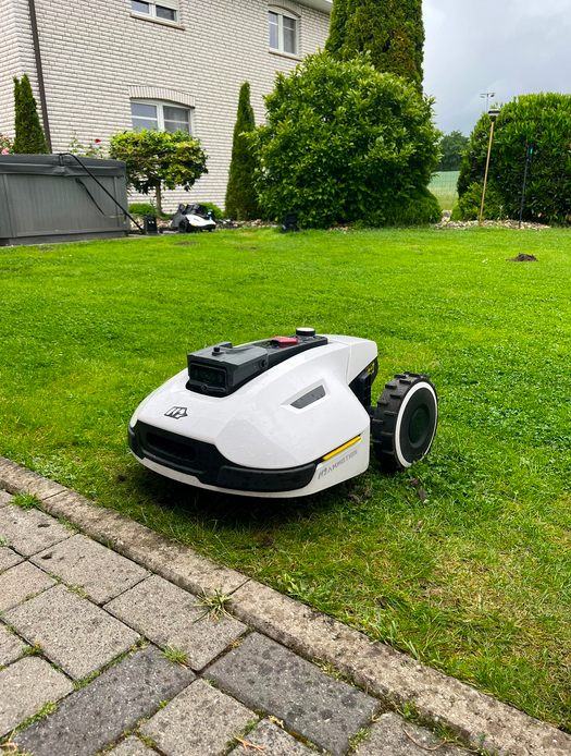 [OUTLET#609] MAMMOTION Mähroboter YUKA 2000 3D Vision Positionierung ohne Begrenzungskabel + Kehrmaschinen-Kit