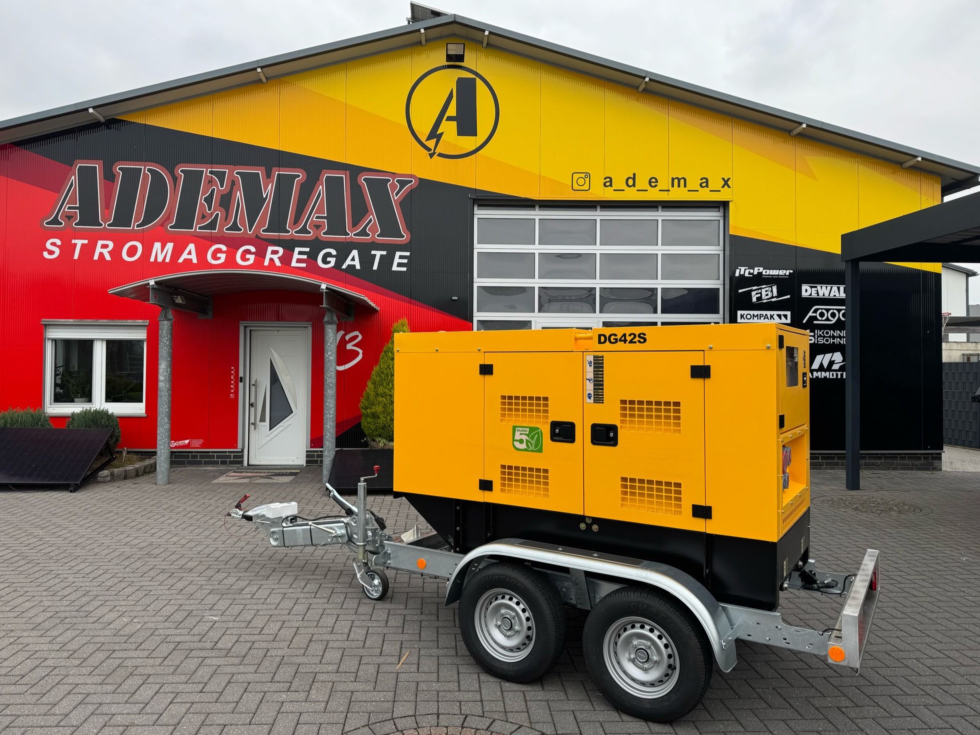 KOMPAK 41,3 kVA Diesel DG42S Industrie Stromaggregat inkl. Fahrgestell