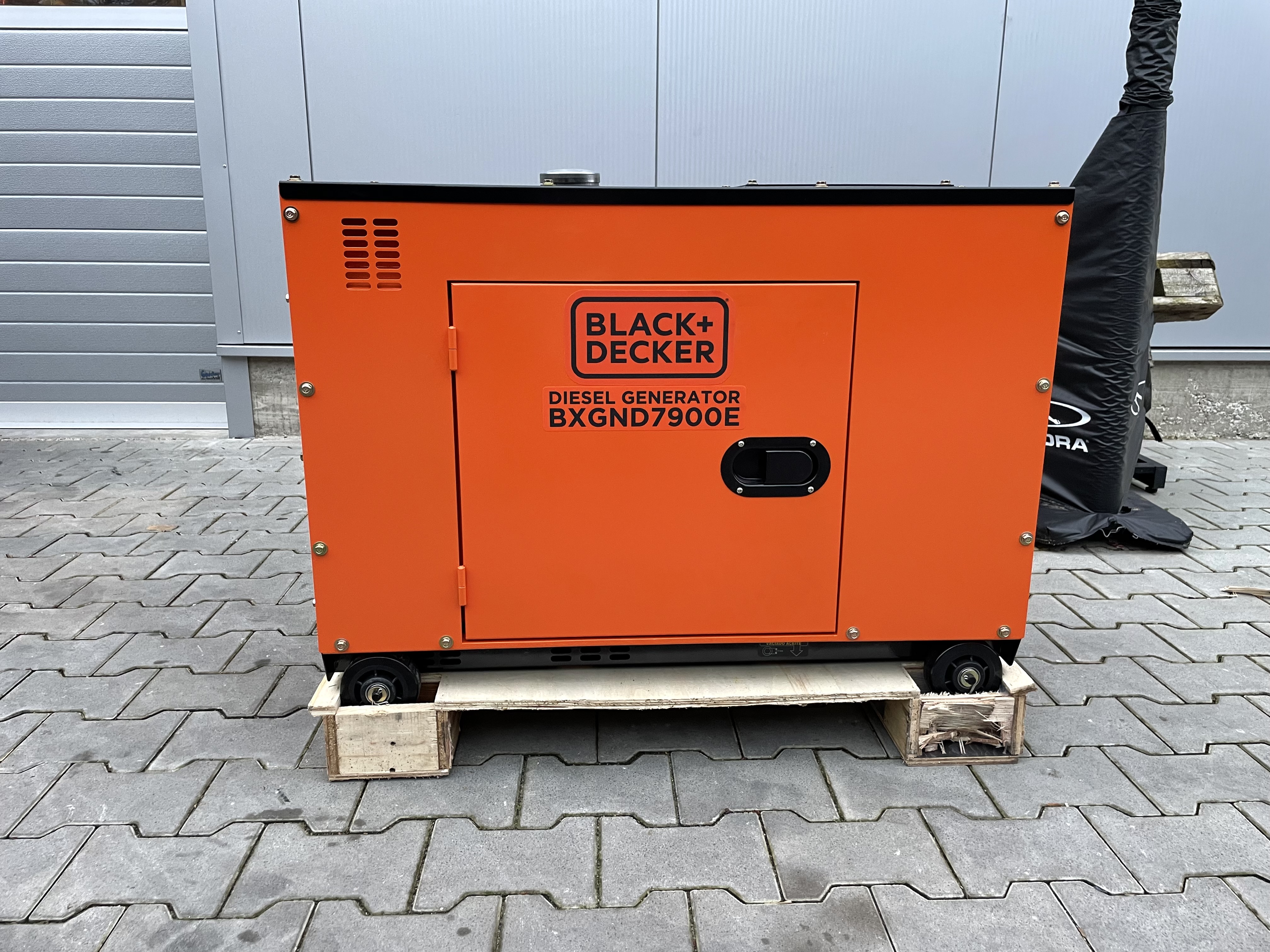 [OUTLET#217] Black + Decker Full Power 8 kVA  Diesel  BXGND7900E 230&400 V Stromaggregat Stromerzeuger 