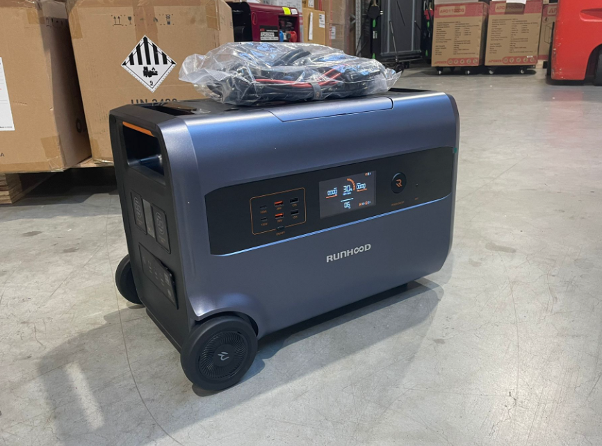 [OUTLET#512] 2400W | 3 IN 1 Balkonkraftwerk | Powerstation | PV-Speicher | Home-Backup | RUNHOOD F2400 mit 2400Wh