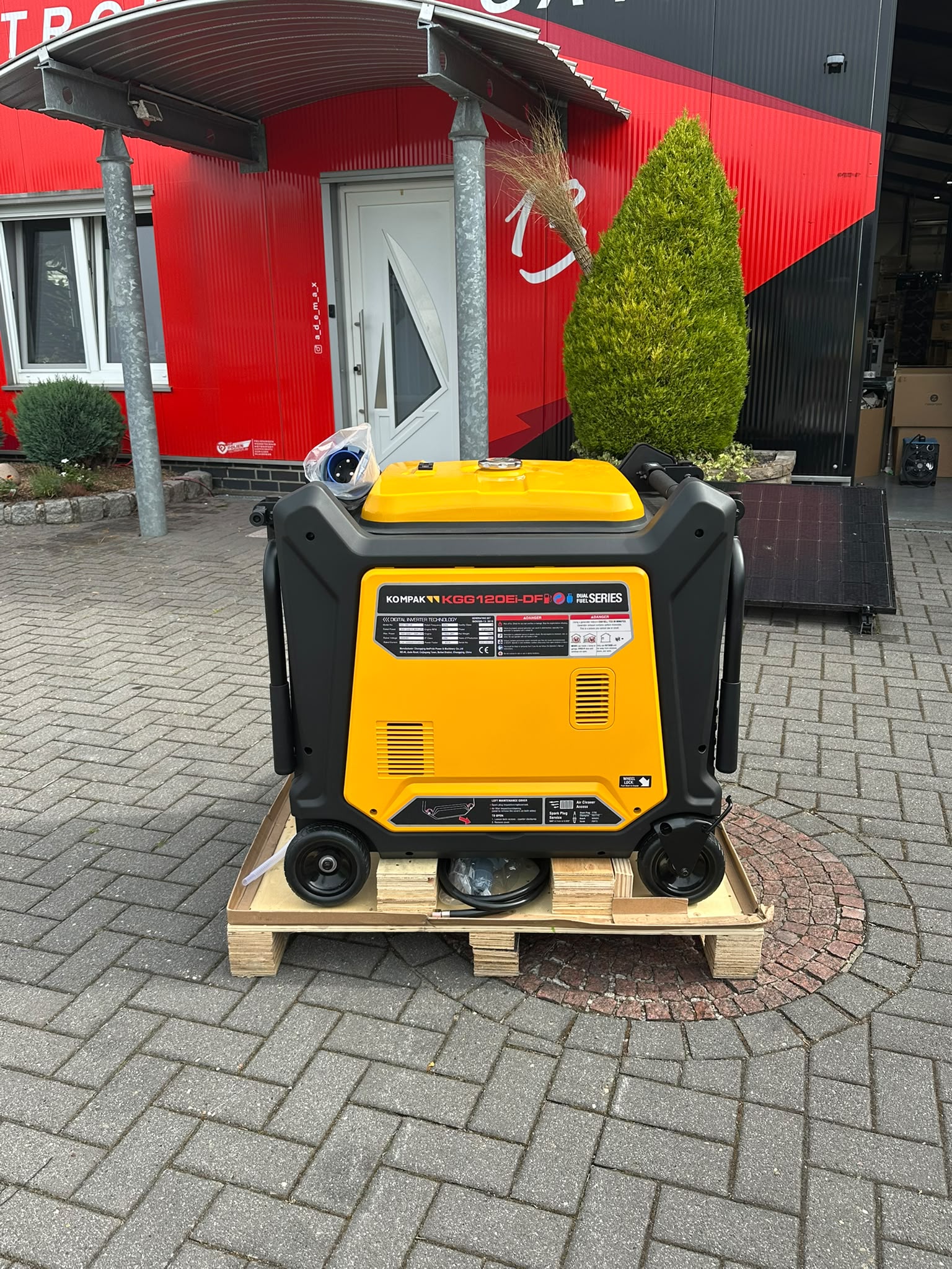 [OUTLET#640] KOMPAK 16 kVA Gas & Benzin KGG120Ei-DF Inverter